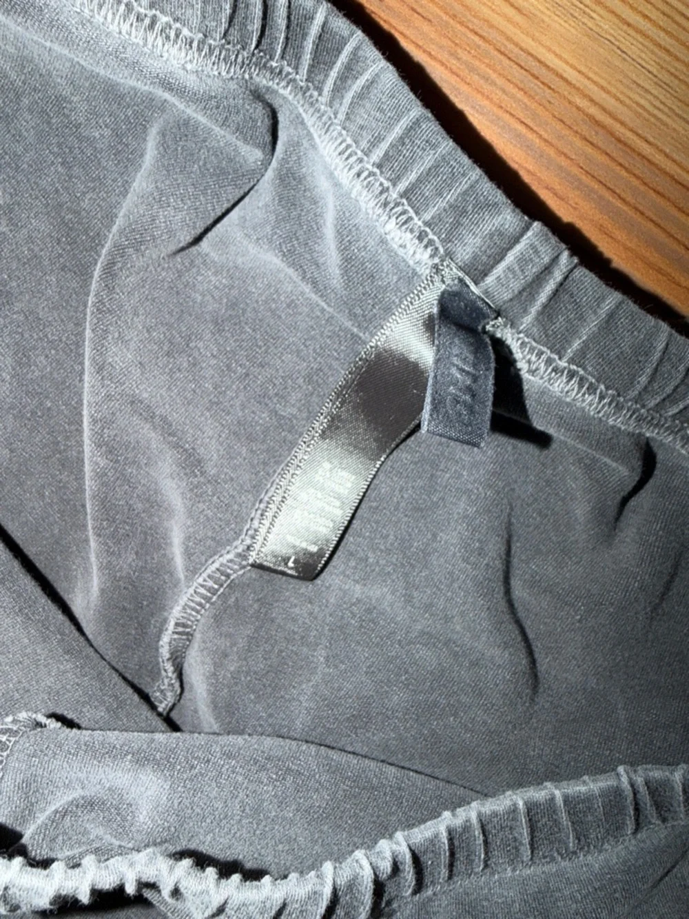 Skims charcoal leggings size large - Picture 3 of 3